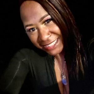 Meet your Posher, Lenora